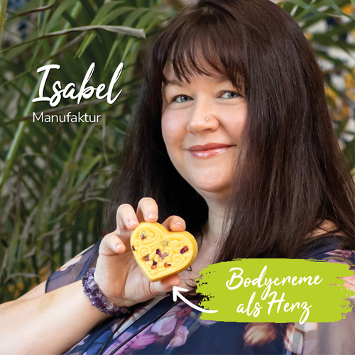 Isabel aus der Greendoor Manufaktur mit einem Bodycremeherz